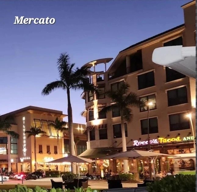 Mercato shopping and dining, Naples