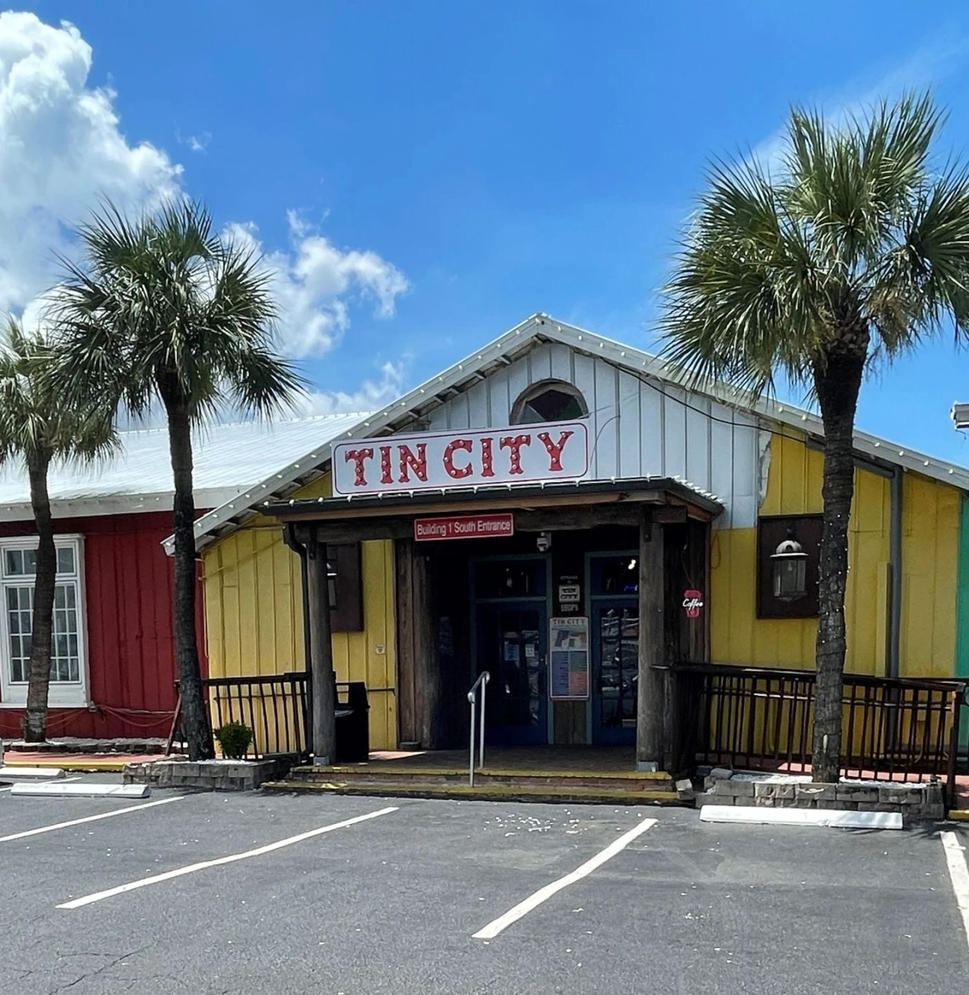 Tin City waterfront, Naples